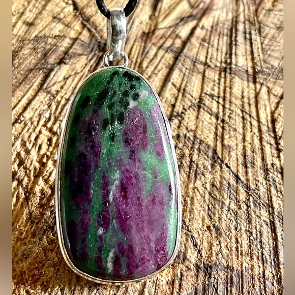 Beautiful Anyolite Ruby Zoisite Pendant 2 1/4” - Picture 5 of 12